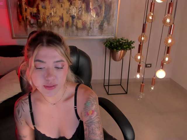 EveBenson live cam on BongaCams