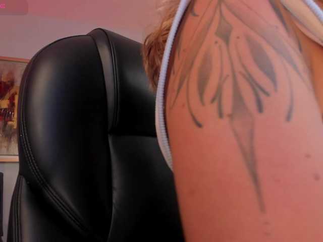 EveBenson live cam on BongaCams