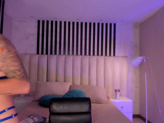 EveBenson's BongaCams show and profile