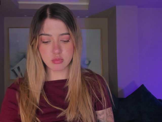 EveBenson's BongaCams show and profile