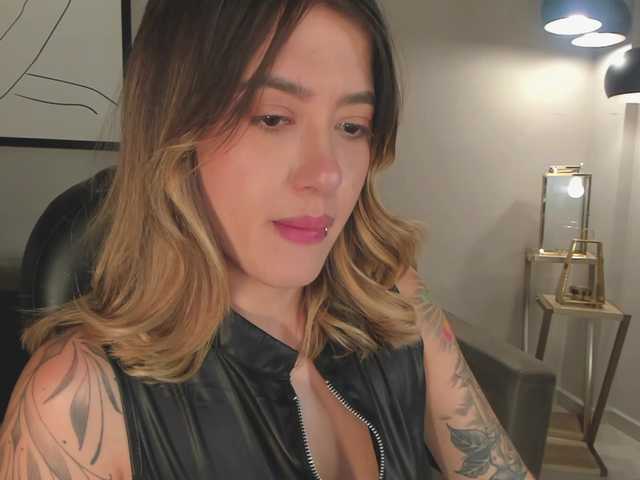 EveBenson live cam on BongaCams