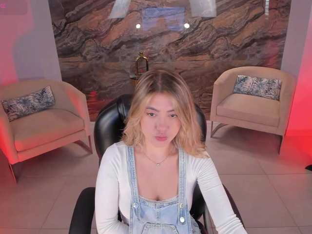 EveBenson live cam on BongaCams