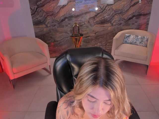 EveBenson live cam on BongaCams