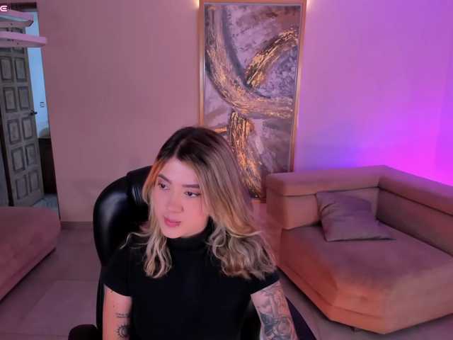 EveBenson live cam on BongaCams