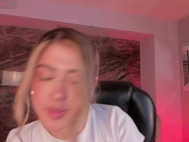 EveBenson live cam on BongaCams