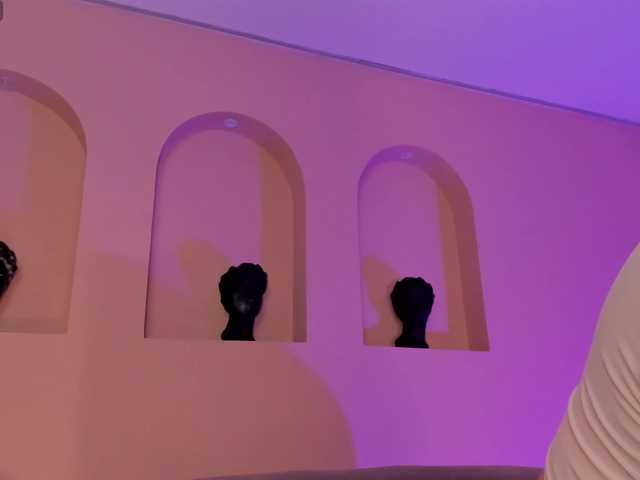 EveBenson's BongaCams show and profile