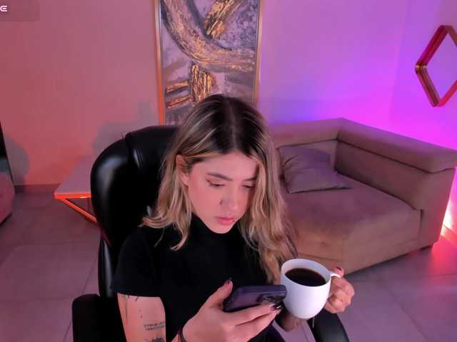 EveBenson live cam on BongaCams