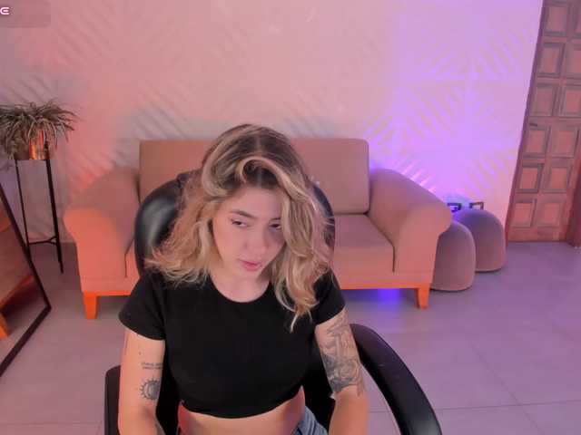 EveBenson live cam on BongaCams