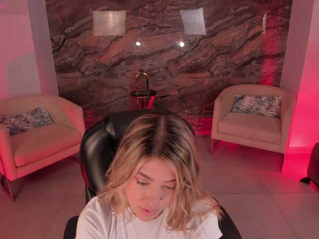 EveBenson live cam on BongaCams