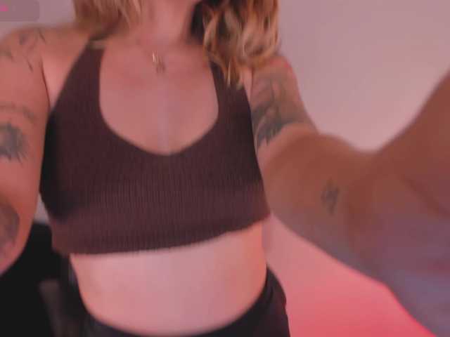 EveBenson live cam on BongaCams