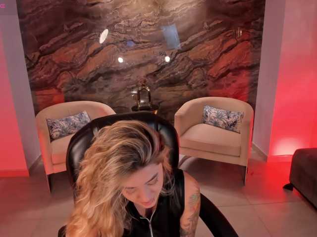 EveBenson live cam on BongaCams