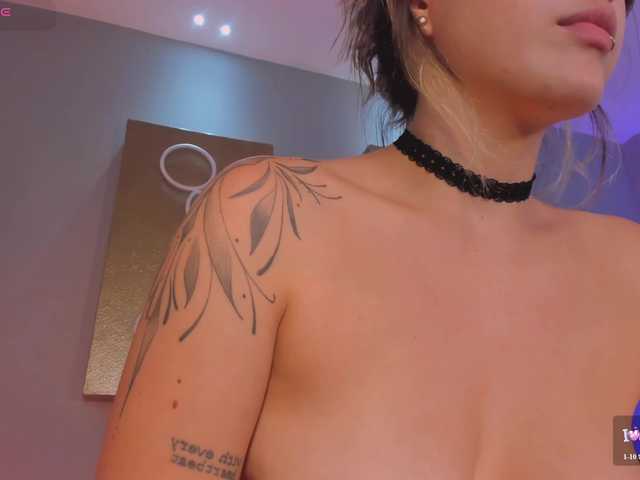 EveBenson live cam on BongaCams