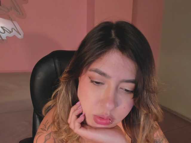EveBenson live cam on BongaCams