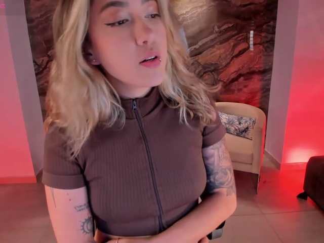 EveBenson live cam on BongaCams