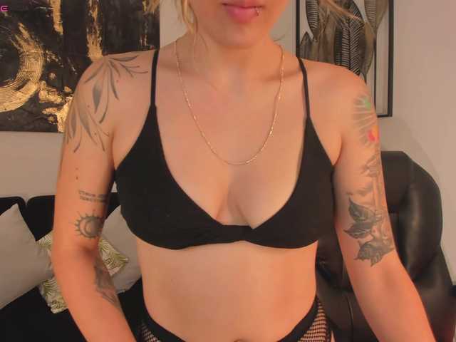 EveBenson live cam on BongaCams