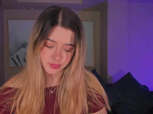 EveBenson's BongaCams show and profile