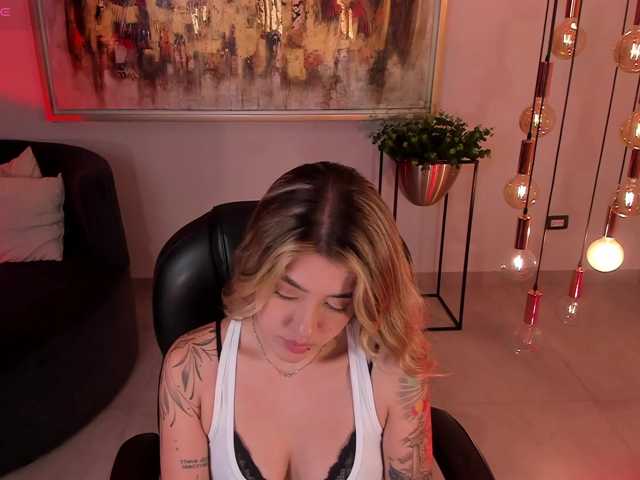 EveBenson live cam on BongaCams