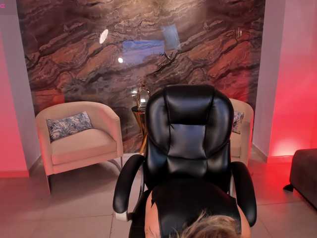 EveBenson live cam on BongaCams