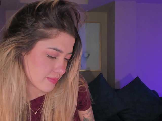 EveBenson's BongaCams show and profile