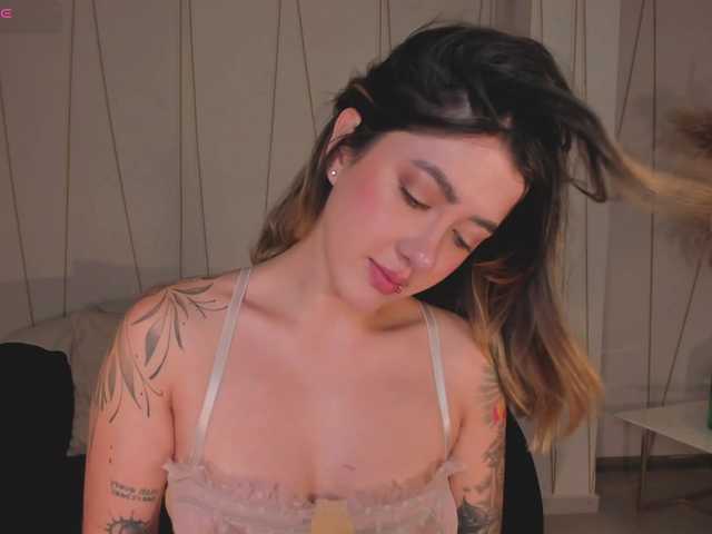 EveBenson live cam on BongaCams