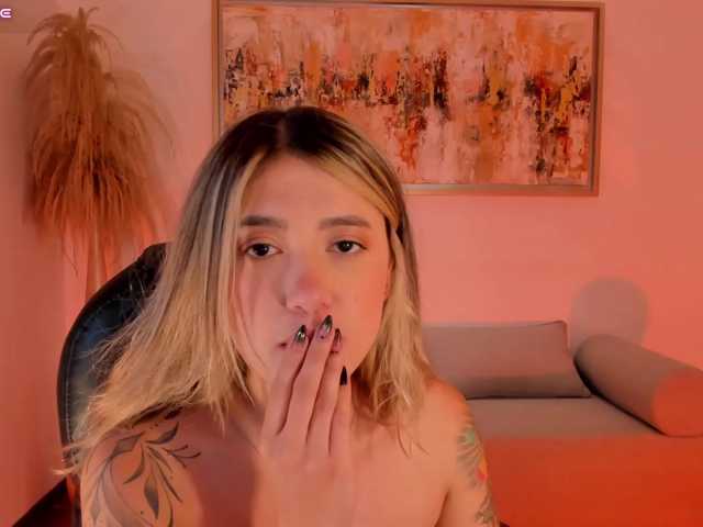 EveBenson live cam on BongaCams