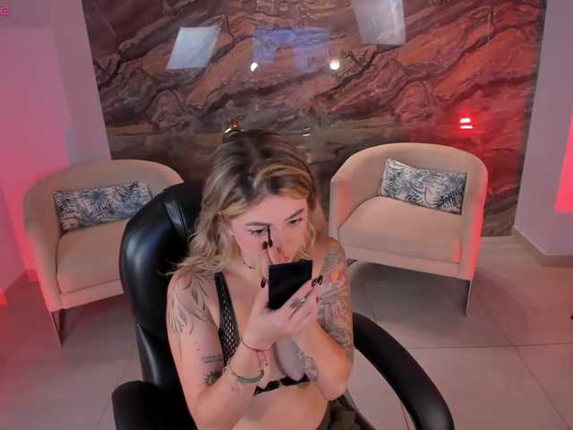 EveBenson live cam on BongaCams