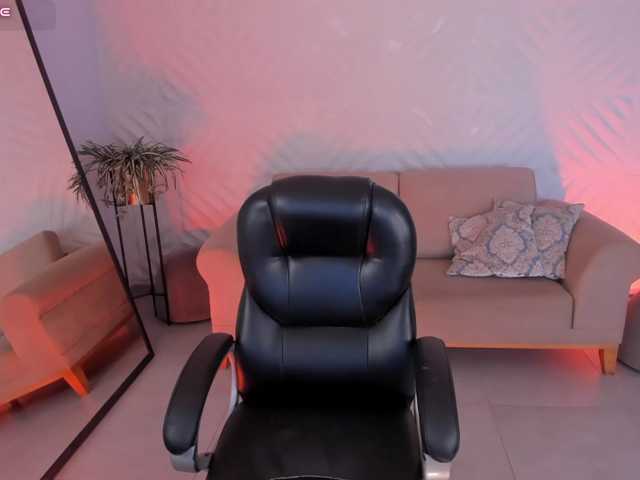 EveBenson live cam on BongaCams