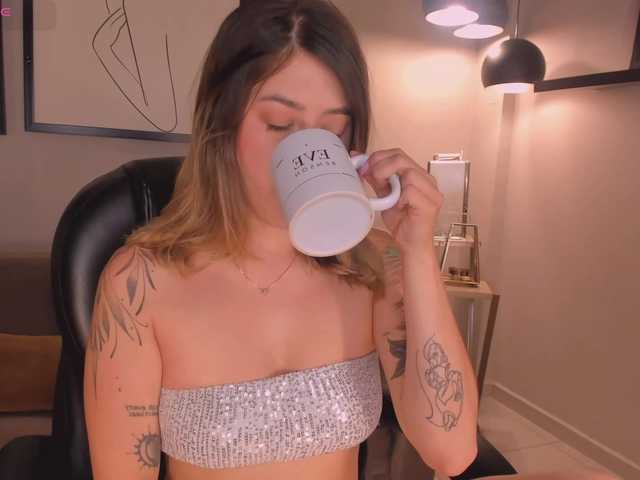 EveBenson live cam on BongaCams
