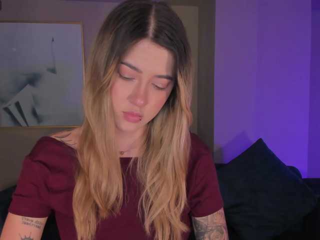 EveBenson's BongaCams show and profile