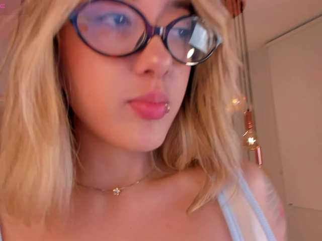 EveBenson live cam on BongaCams