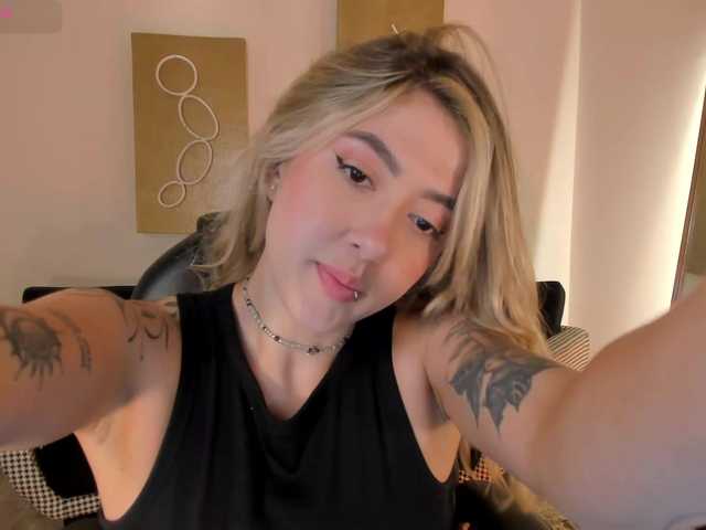 EveBenson live cam on BongaCams