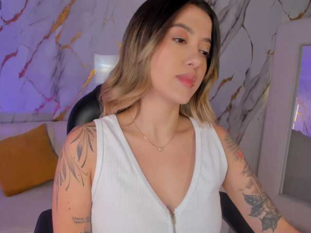 EveBenson live cam on BongaCams