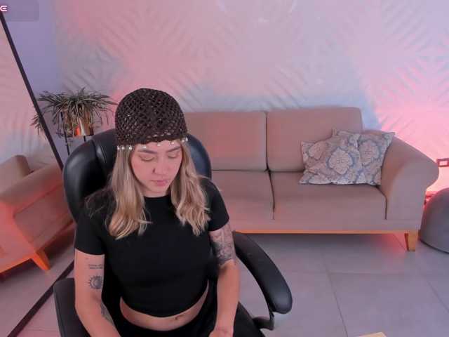 EveBenson live cam on BongaCams