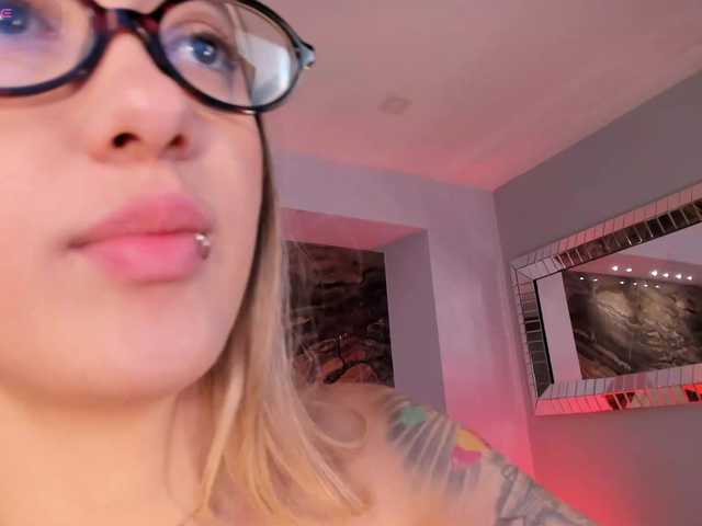 EveBenson live cam on BongaCams
