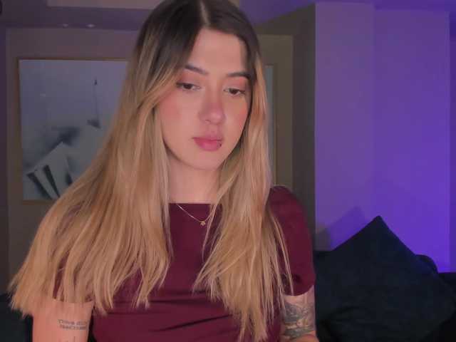 EveBenson's BongaCams show and profile