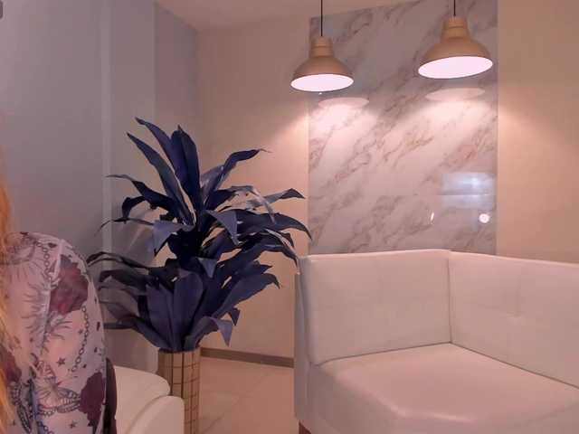 le modèle EveBenson est en webcam porno dans un show sur le site bongacams, il possède les tags suivants: Latino/Hispanic,Blonde,Shaved