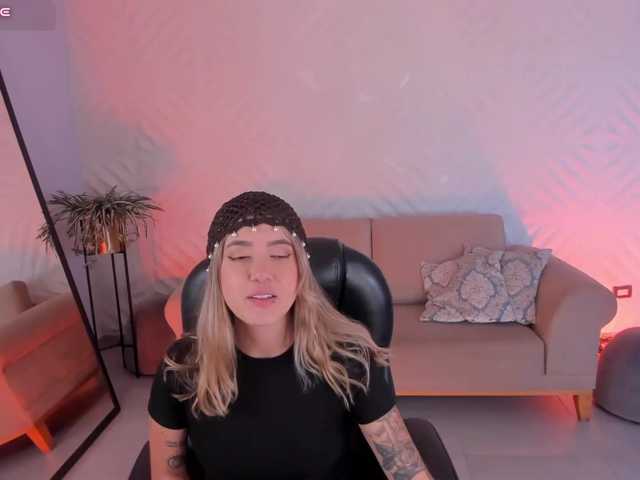 EveBenson live cam on BongaCams