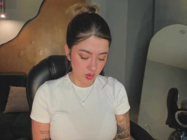 EveBenson live cam on BongaCams