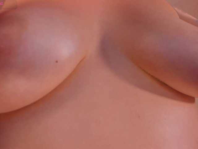 EveBenson live cam on BongaCams
