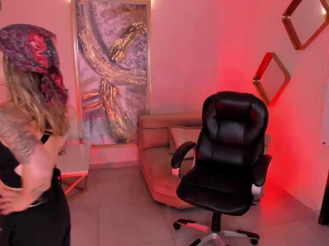 EveBenson live cam on BongaCams