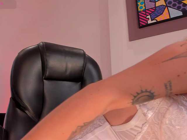 EveBenson live cam on BongaCams