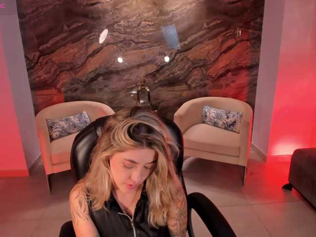 EveBenson live cam on BongaCams