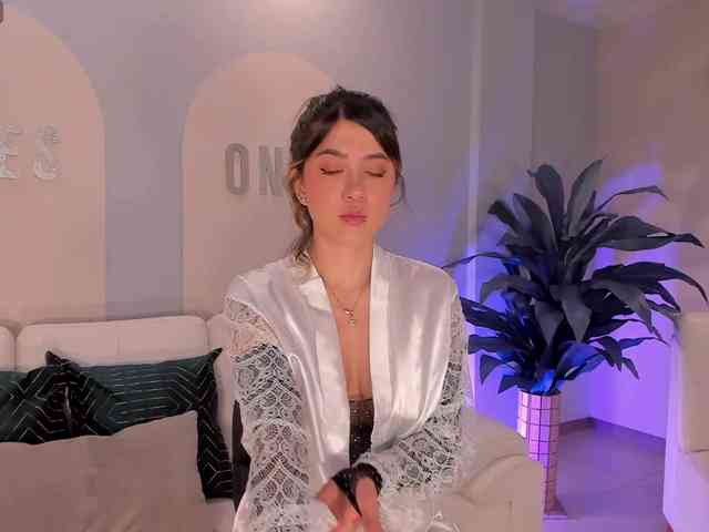 EveBenson Live Webcam on BongaCams