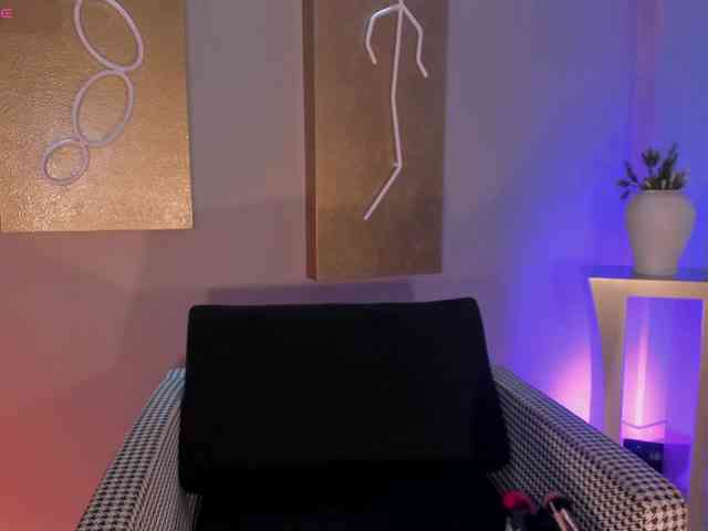 EveBenson Live Webcam on BongaCams