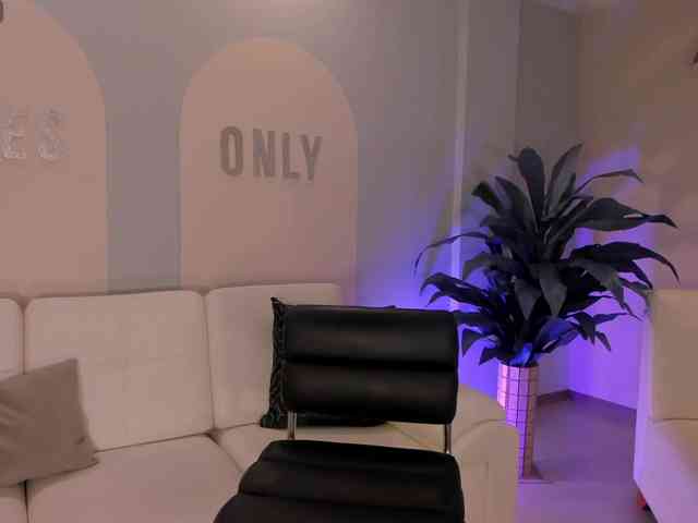 EveBenson Live Webcam on BongaCams