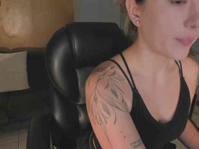 EveBenson webcam