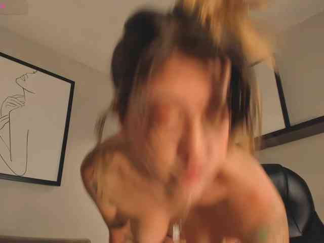 EveBenson webcam
