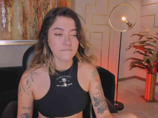 EveBenson Live Webcam on BongaCams