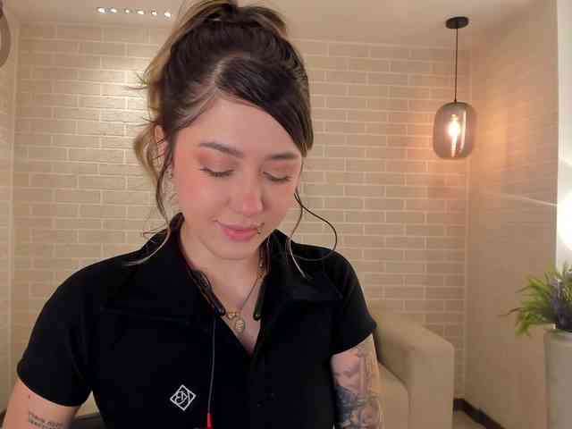 EveBenson webcam
