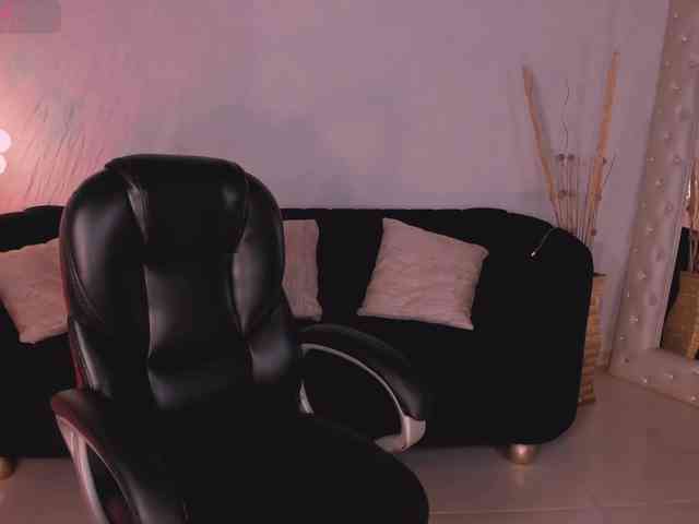 EveBenson Live Webcam on BongaCams